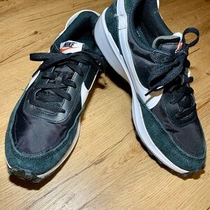 Nike Waffle Deput Sneaker (NWOT)